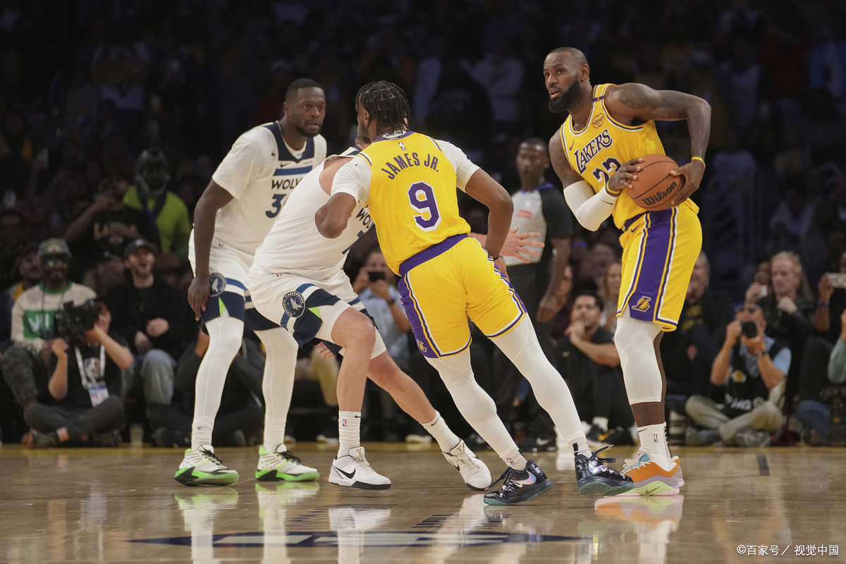 关于NBA常规赛激烈进行，火箭勇士展开巅峰对决的信息