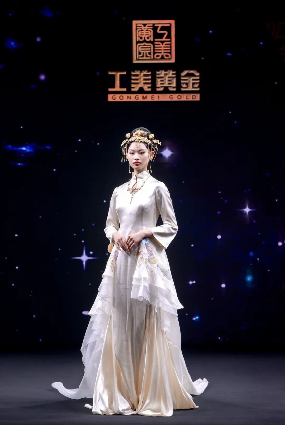 三亿体全站-黄金阶段展现大腕，精湛技艺闪耀的简单介绍