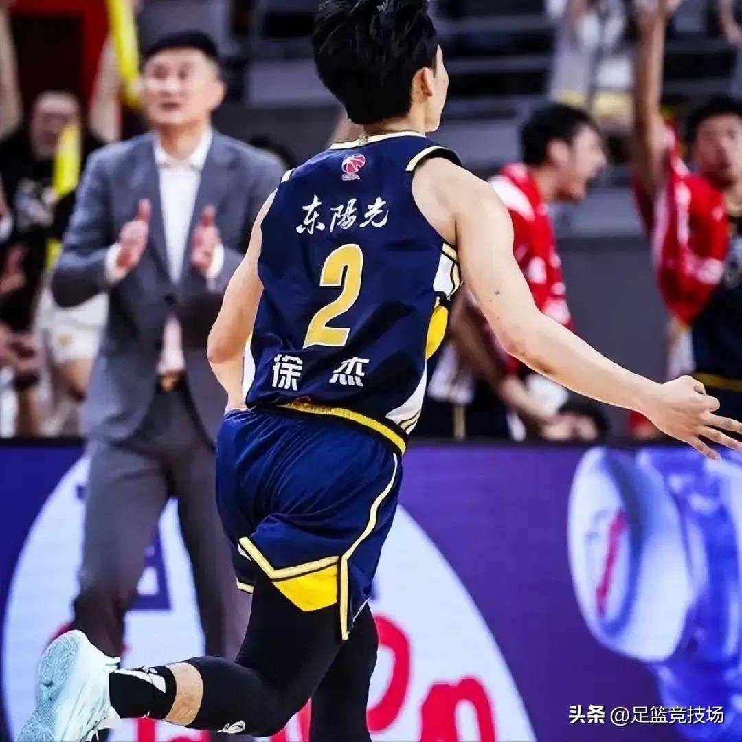 包含贺希宁23分深圳胜山东林庭谦13+11天津胜吉林的词条