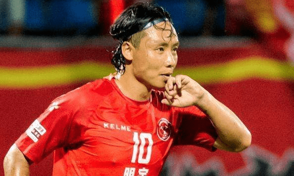 包含国足在下行区惯性滑动三观察点充满矛盾的词条