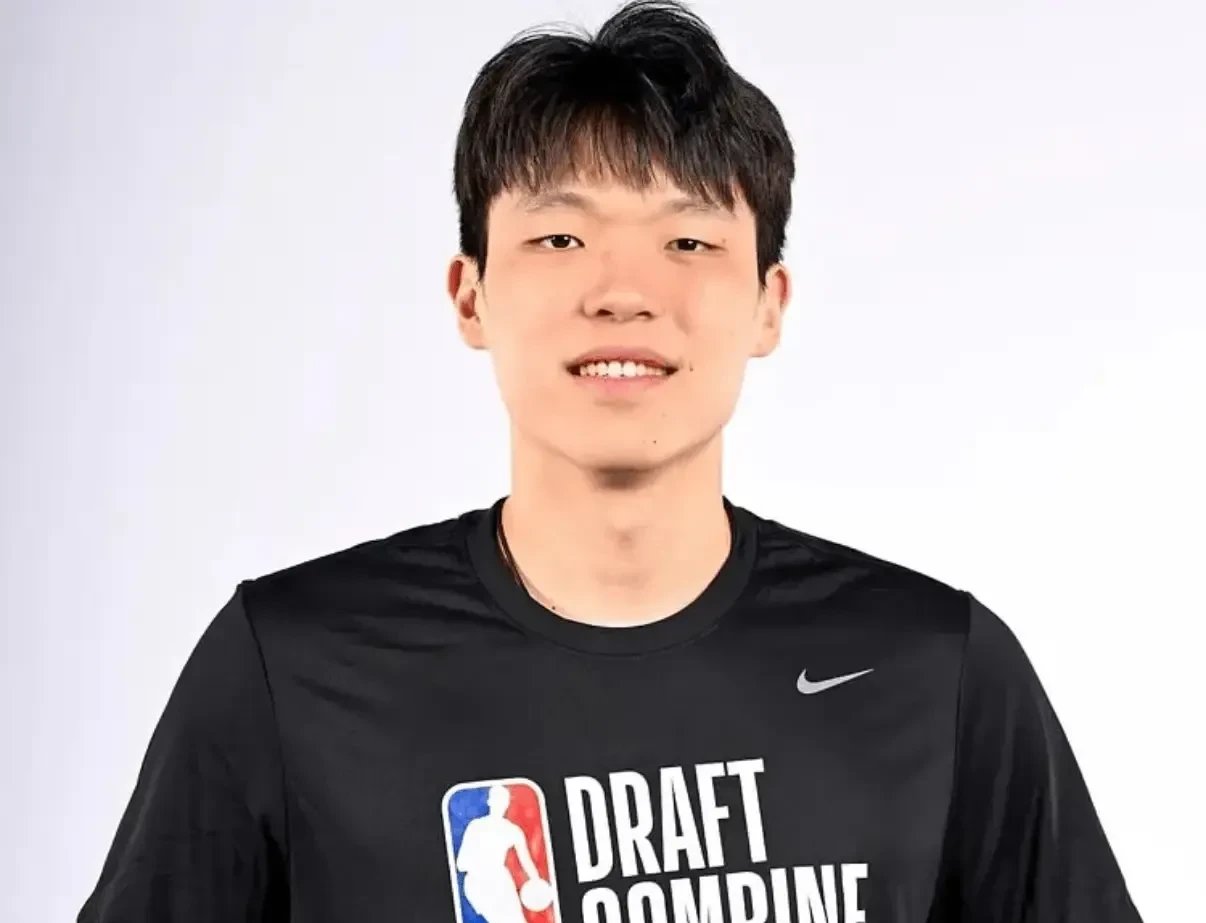 队记给杨瀚森评B-!速度慢让我担心现在对手不会在NBA