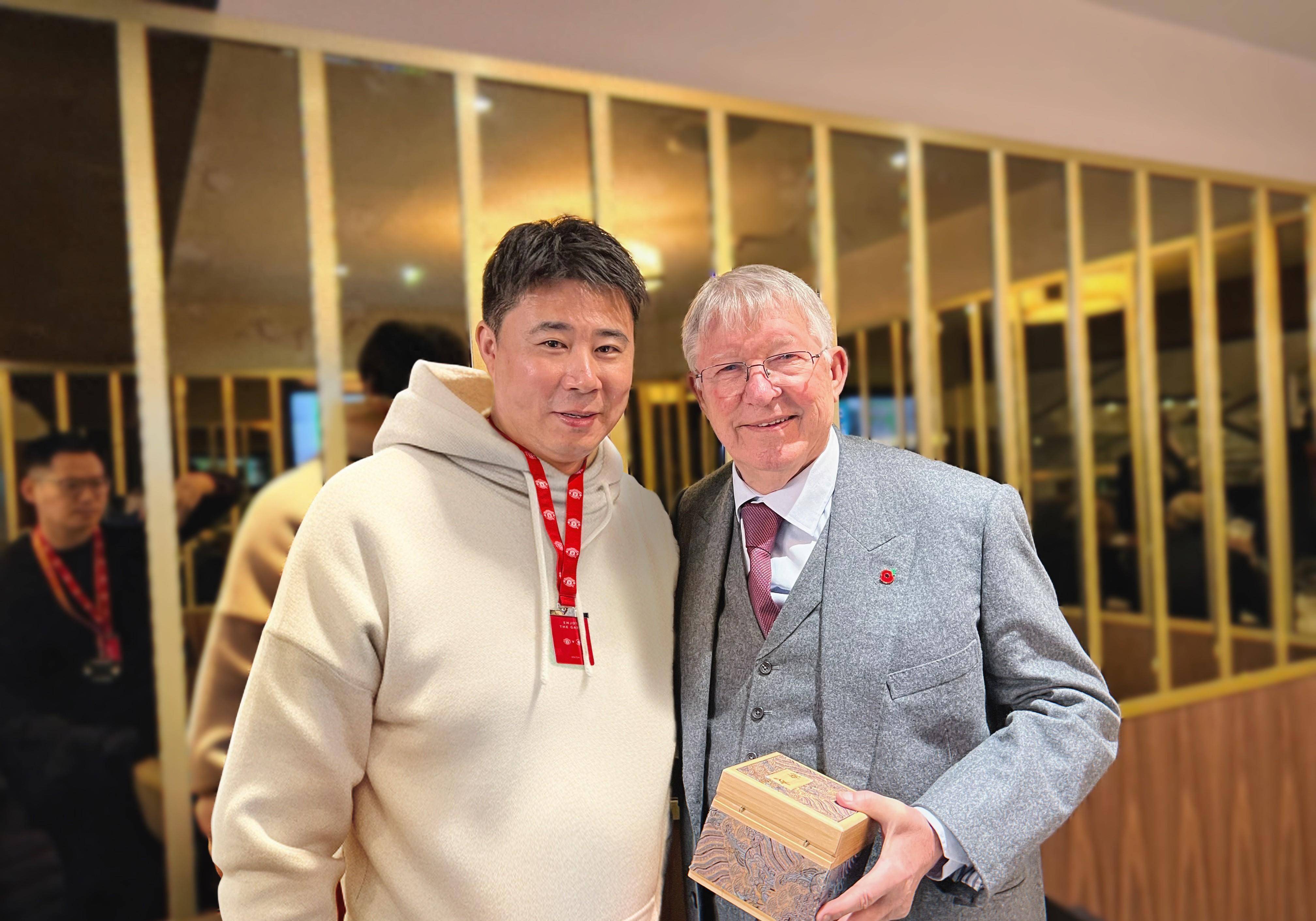 关于泰晤士报弗格森爵士资产情况良好，旗下公司去年盈利270万的信息
